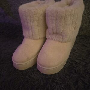 Women's Cream Fur Boots